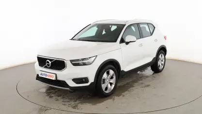 Begagnad Volvo XC40 Momentum 129 HK (94 kW) 2021 Vit SUV