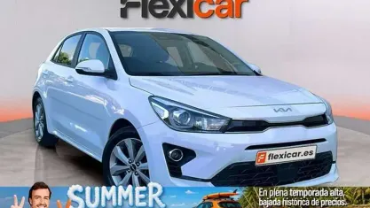Usado Kia Rio 120 CV (88 kW) 2023 Blanco Berlina