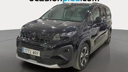 Käytetty Peugeot Rifter GT 131 HP (96 kW) 2024 Musta Tila-auto