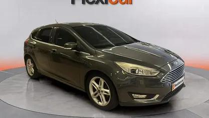 Gris Usado 2017 Ford Focus Business Edition Berlina | 7990 € (Buen precio)