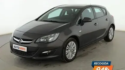Usado Opel Astra Selective 110 HP (80 kW) 2014 Sedan