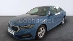 Azul Usado 2021 Skoda Octavia Ambition Berlina | 18.500 € (Precio justo)