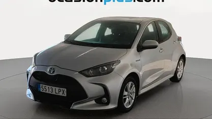 Usado Toyota Yaris Hybrid Business Edition 116 CV (85 kW) 2021 Gris plata Utilitario