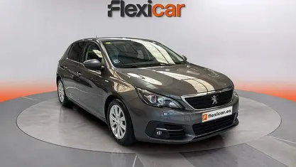 Usado Peugeot 308 Style 131 CV (96 kW) 2020 Gris Utilitario