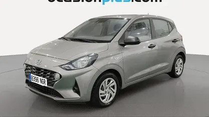 Usado Hyundai i10 67 CV (49 kW) 2022 Gris plata Utilitario