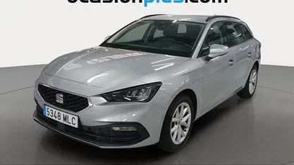 Usado Seat Leon Style 130 CV (95 kW) 2023 Gris plata Monovolumen