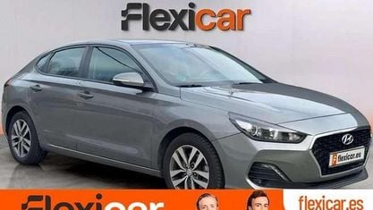 Usado Hyundai i30 116 CV (85 kW) 2019 Gris Utilitario