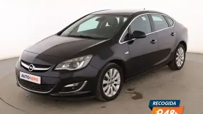 Usado Opel Astra Innovation 130 CV (95 kW) 2014 Negro Berlina