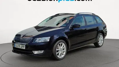 Usado Skoda Octavia Ambition 110 HP (80 kW) 2016 Preto Carrinha