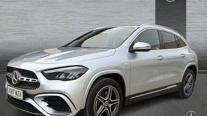 Usado Mercedes GLA250 AMG line 218 CV (160 kW) 2025 Plata hightech SUV