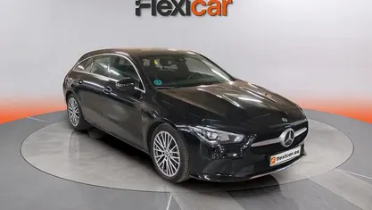 Usado Mercedes CLA220 Shooting Brake 190 CV (139 kW) 2021 Negro Familiar