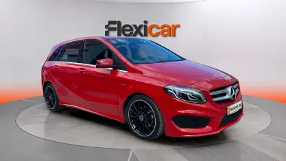 Gebraucht Mercedes B200 139 PS (102 kW) 2019 Rot Van / Kleinbus