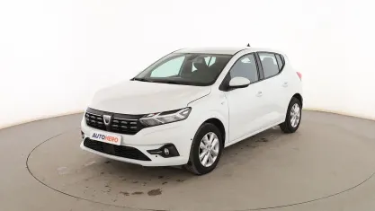 Usado Dacia Sandero Comfort 91 CV (66 kW) 2022 Blanco Berlina