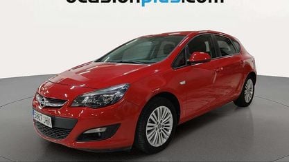 Usado Opel Astra Excellence 110 CV (80 kW) 2015 Rojo Utilitario