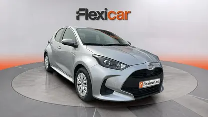 Usado Toyota Yaris Hybrid Business Edition 116 CV (85 kW) 2025 Gris Berlina