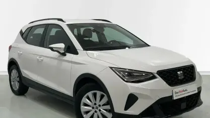 Usado Seat Arona Style 110 CV (80 kW) 2023 Blanco SUV