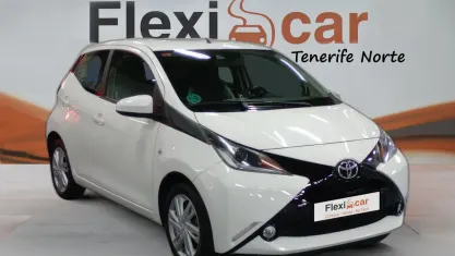 Usado Toyota Aygo X-cite 69 CV (50 kW) 2018 Blanco Utilitario