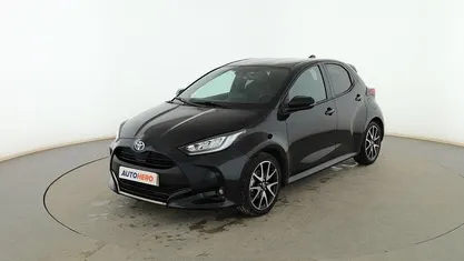 Usado Toyota Yaris Hybrid Style 116 CV (85 kW) 2022 Negro Berlina