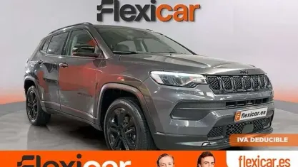 Usado Jeep Compass Night Eagle 131 CV (96 kW) 2022 Gris SUV