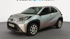 Gris Usado 2024 Toyota Aygo Play Utilitario | 13.728 € (Precio justo)