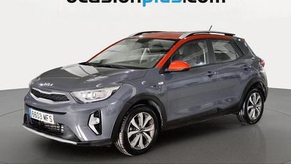 Käytetty Kia Stonic 100 HP (73 kW) 2023 Harmaa Katumaasturi
