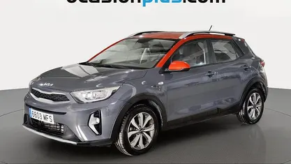 Käytetty Kia Stonic 100 HP (73 kW) 2023 Harmaa Katumaasturi