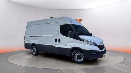 Begagnad Iveco Daily 156 HK (114 kW) 2023 Vit Sedan