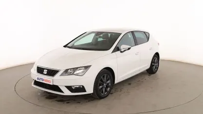 Usado Seat Leon Style 131 CV (96 kW) 2019 Blanco Berlina