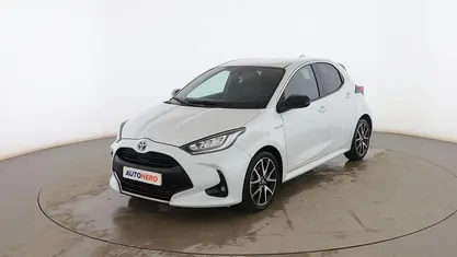 Usado Toyota Yaris Hybrid Style 116 CV (85 kW) 2020 Blanco Berlina