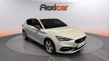 Usado Seat Leon Style 110 CV (80 kW) 2022 Blanco Berlina