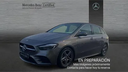 Usado Mercedes B200 AMG line 150 CV (110 kW) 2025 Gris montaña magno (manufaktur) Monovolumen