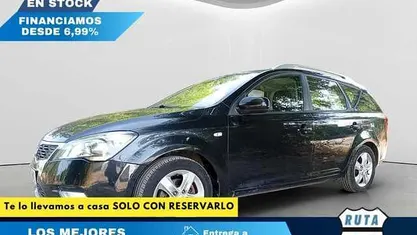 Usado Kia Ceed Active 128 CV (94 kW) 2011 Negro Utilitario