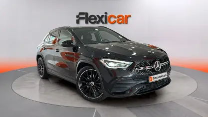 Käytetty Mercedes GLA180 136 HP (100 kW) 2022 Musta Katumaasturi