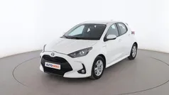 Blanco Usado 2021 Toyota Yaris Hybrid Active Utilitario | 18.799 € (Precio justo)