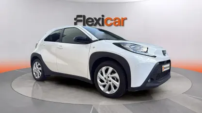 Usado Toyota Aygo X 72 CV (52 kW) 2022 Blanco SUV