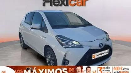Usado Toyota Yaris Hybrid Active 100 CV (73 kW) 2018 Blanco Utilitario