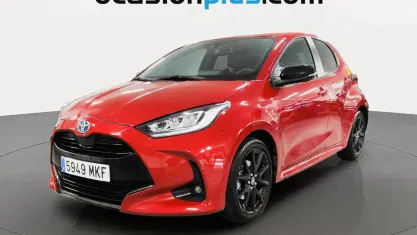 Usado Toyota Yaris Style 116 CV (85 kW) 2023 Rojo Utilitario