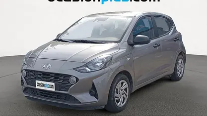 Usado Hyundai i10 67 CV (49 kW) 2022 Gris Utilitario