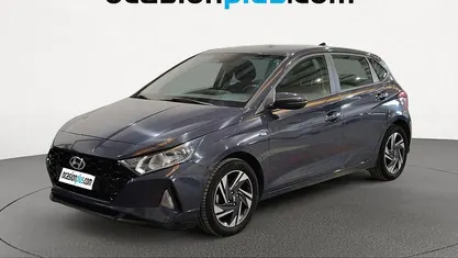 Usado Hyundai i20 100 CV (73 kW) 2022 Gris Utilitario