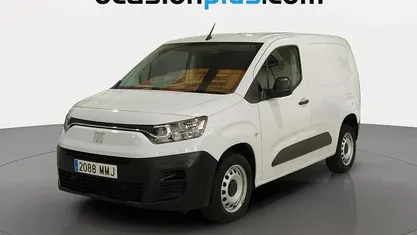 Usado Fiat Doblò 102 CV (75 kW) 2023 Blanco Monovolumen