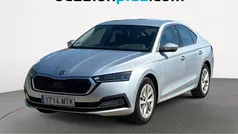 Gris plata Usado 2024 Skoda Octavia Selection Berlina | 23.546 € (Precio justo)