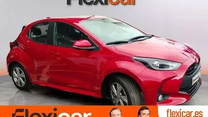 Usado Toyota Yaris Hybrid Active 116 CV (85 kW) 2024 Burdeos Utilitario