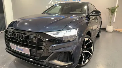 Usado Audi Q8 Ambiente 286 CV (210 kW) 2023 Azul SUV