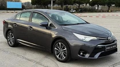 Usado Toyota Avensis Advance 147 CV (108 kW) 2017 Gris Berlina