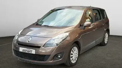 Usado Renault Scénic III Dynamique 110 CV (80 kW) 2010 Marrón Monovolumen