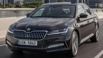 Usado Skoda Superb SportLine 218 CV (160 kW) 2023 Negro Berlina