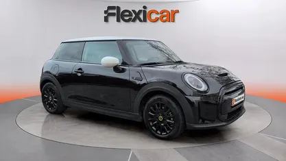 Usado Mini Cooper SE 135 kW (184 CV) 2023 Negro Utilitario