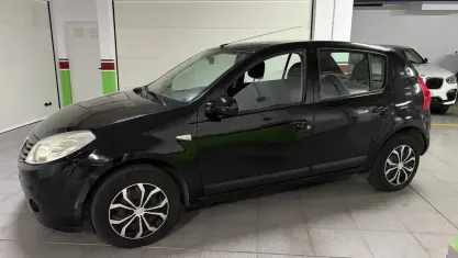 Usado Dacia Sandero Base 75 CV (55 kW) 2012 Negro