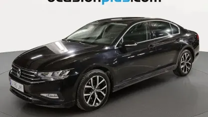 Usado VW Passat Executive 150 CV (110 kW) 2021 Negro Berlina