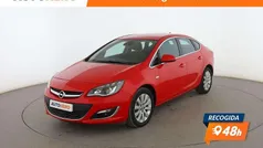 Rojo Usado 2014 Opel Astra Innovation Berlina | 10.499 € (Precio justo)